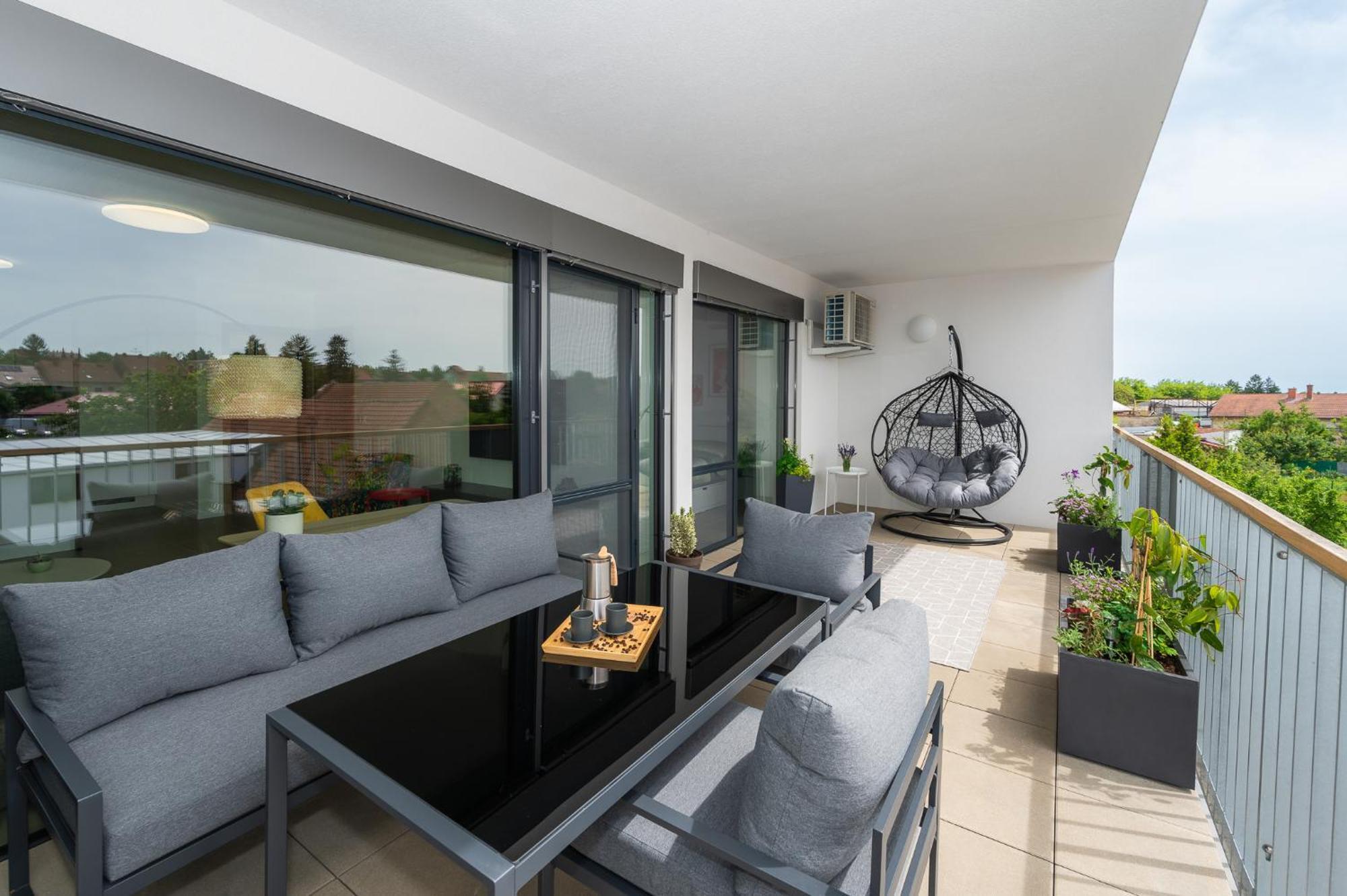 Fully Equipped Apartments With Terraces, Free Garage Parking, Netflix & Ac - By Apartmany Slapanice Cz Dış mekan fotoğraf
