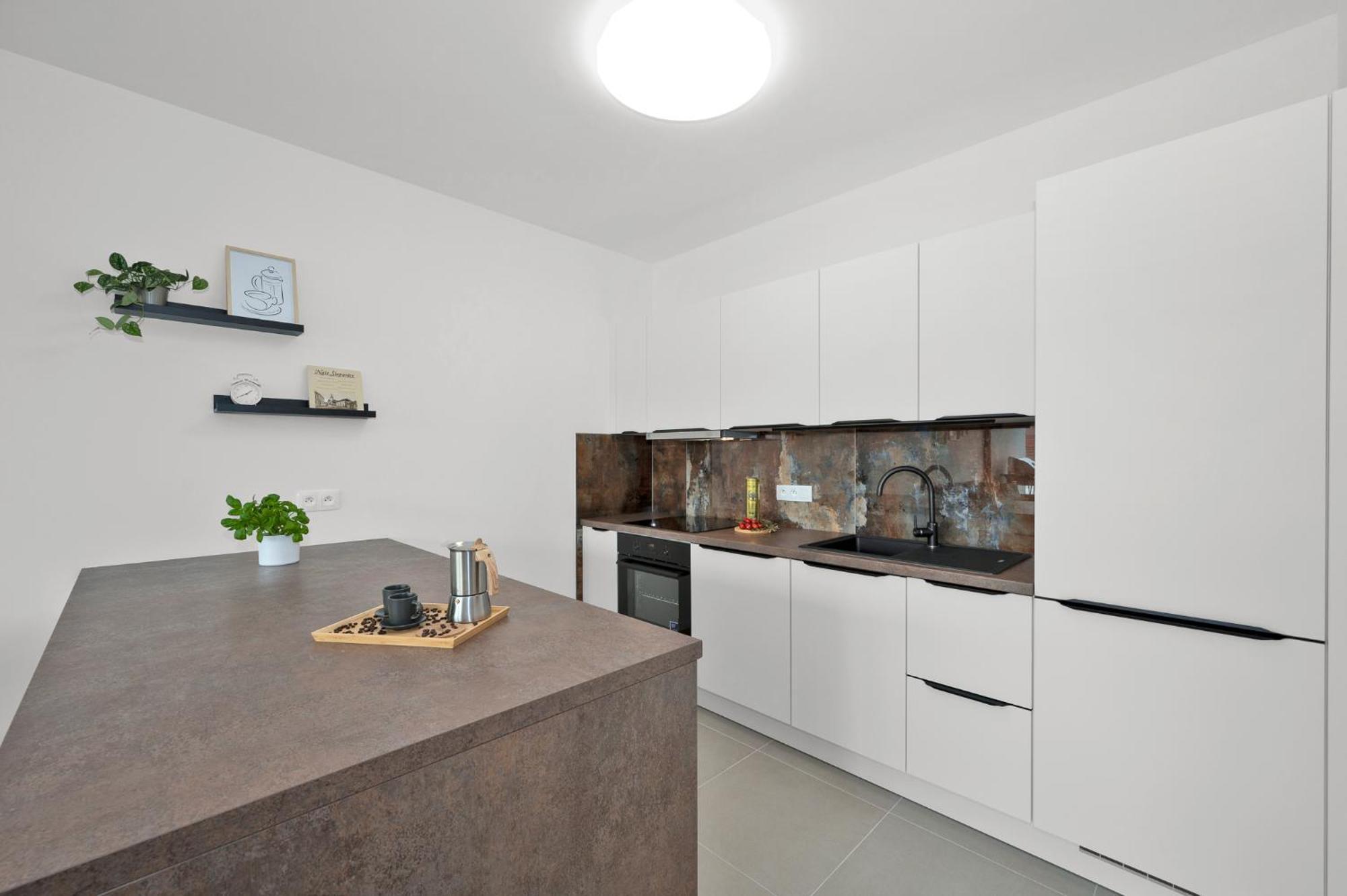Fully Equipped Apartments With Terraces, Free Garage Parking, Netflix & Ac - By Apartmany Slapanice Cz Dış mekan fotoğraf