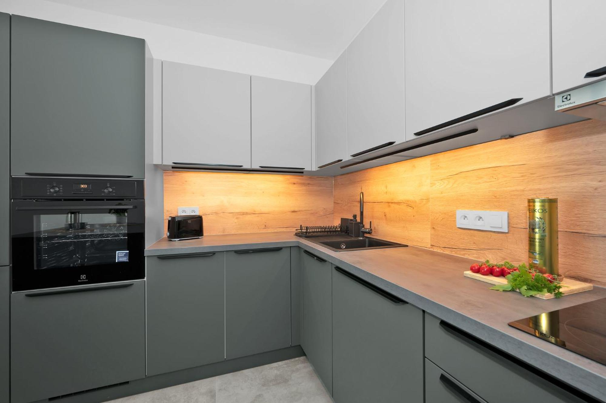 Fully Equipped Apartments With Terraces, Free Garage Parking, Netflix & Ac - By Apartmany Slapanice Cz Dış mekan fotoğraf