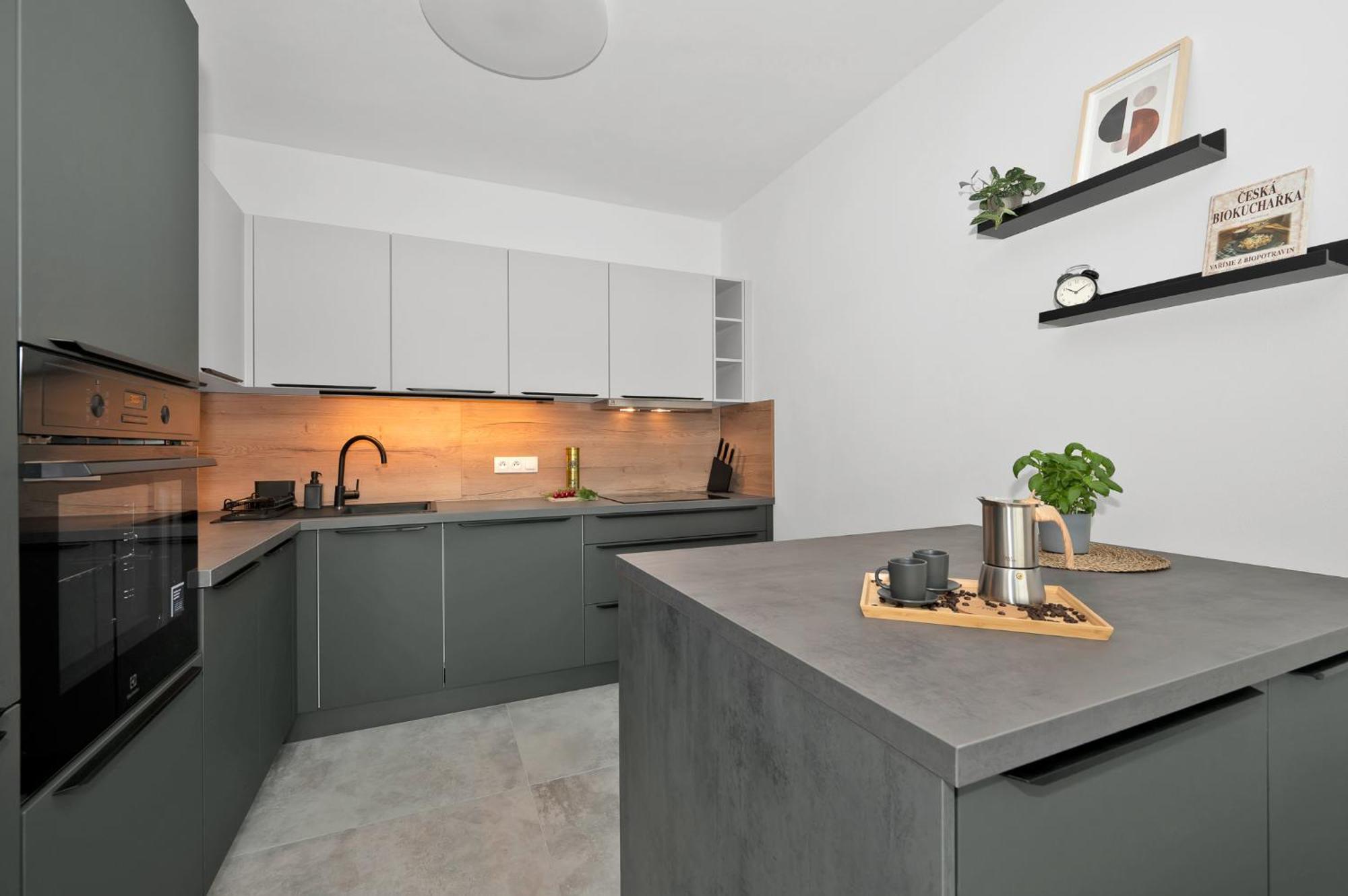Fully Equipped Apartments With Terraces, Free Garage Parking, Netflix & Ac - By Apartmany Slapanice Cz Dış mekan fotoğraf