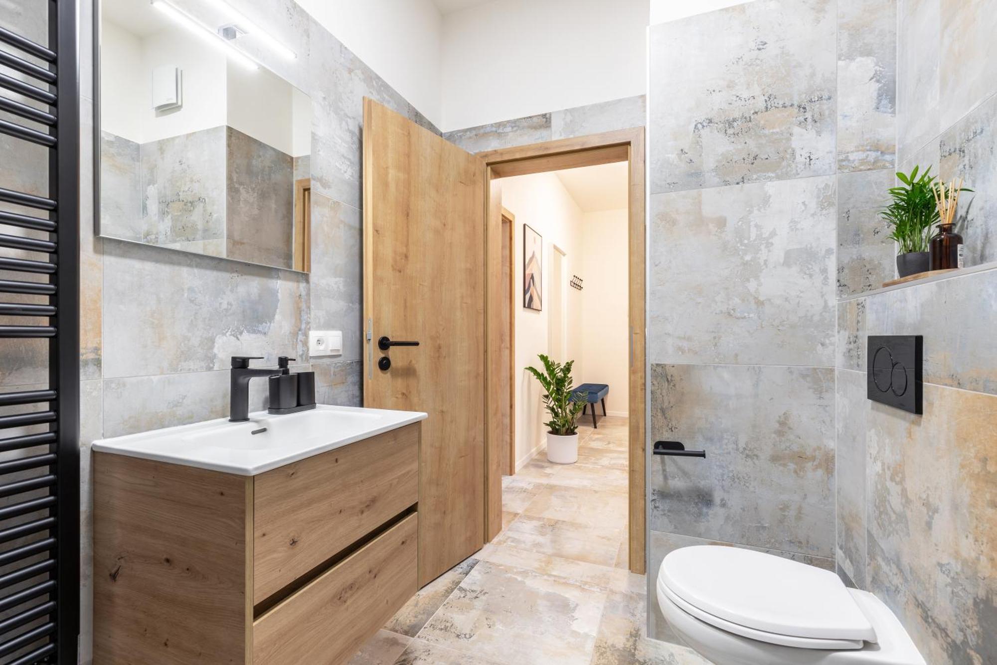 Fully Equipped Apartments With Terraces, Free Garage Parking, Netflix & Ac - By Apartmany Slapanice Cz Dış mekan fotoğraf